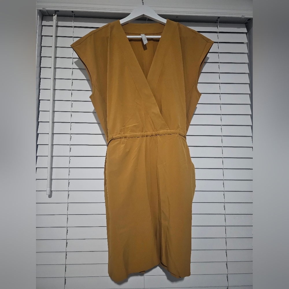 ATHLETA Marlow Tuscan Gold Yellow V Neck Casual Romper Size L